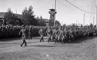 6. Добровольцы перед отправкой на фронт. 1943г.